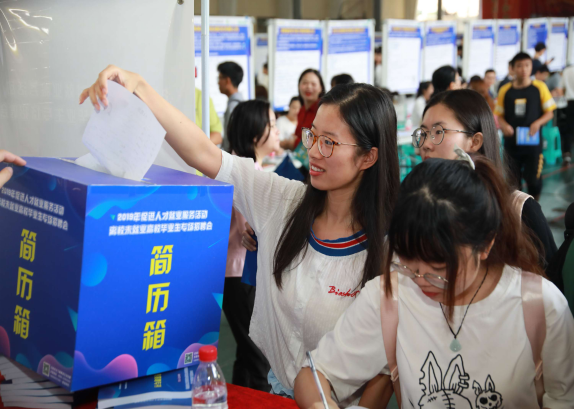 海口招聘司机_大连大窑湾港招聘司机 说是港里的 金莲货站 车队直招 有哪位朋友知道是真的吗(4)
